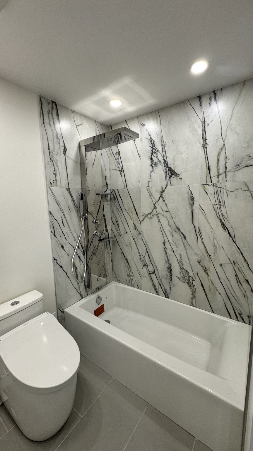 White marble-look bathtub surround