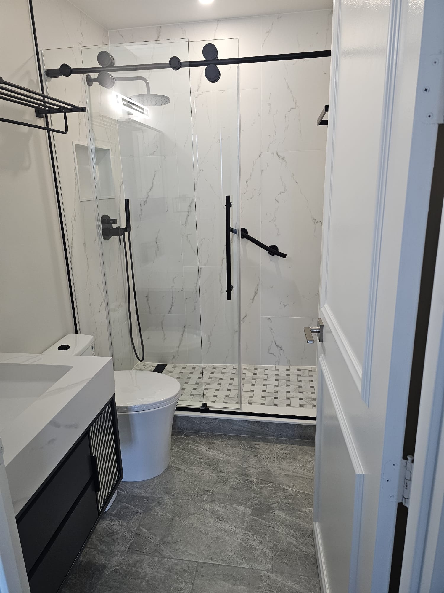 Walk-in shower with mosaic floor