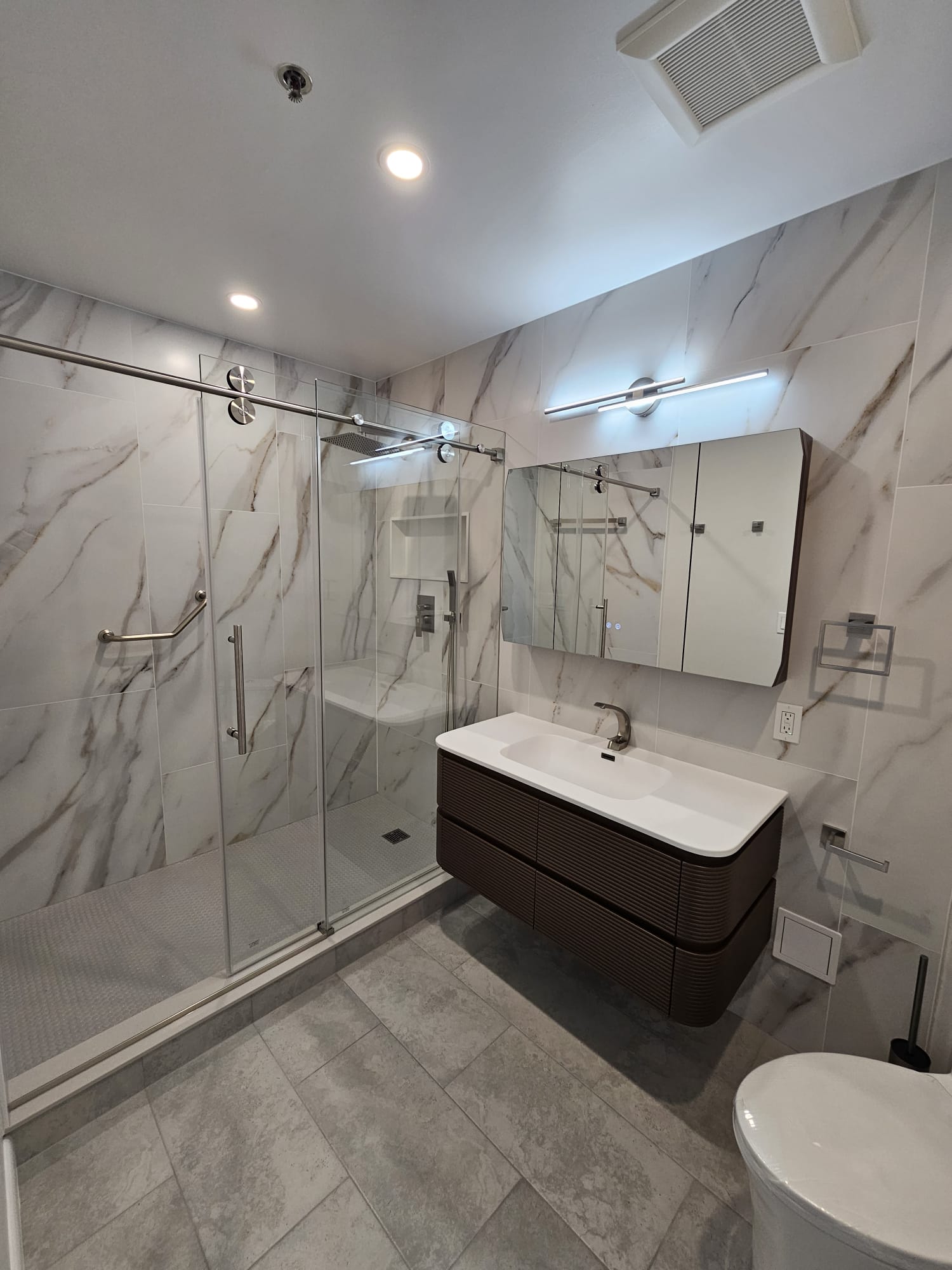 Full bathroom with marble-look tile