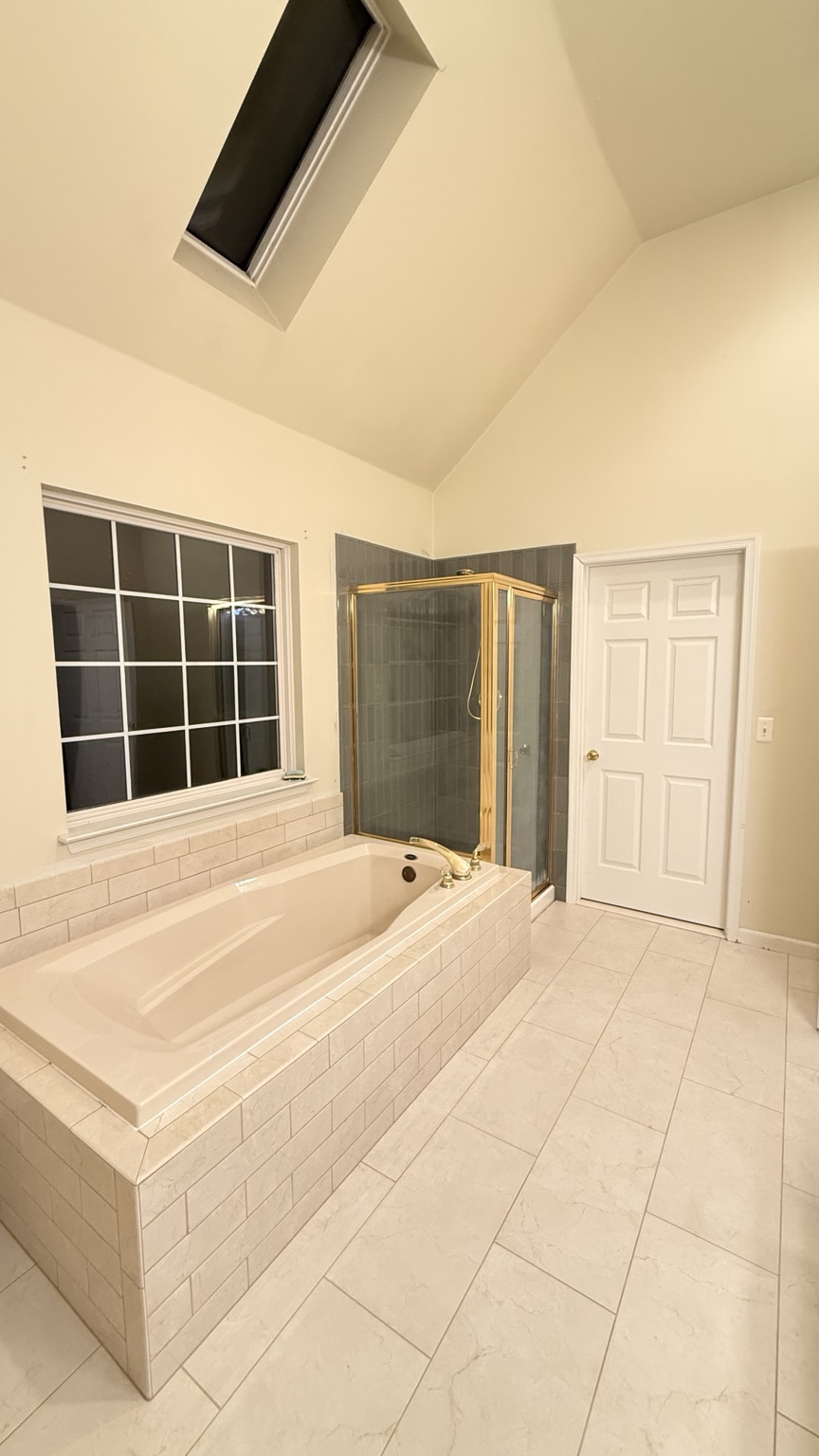 Bathroom with tiled bathtub