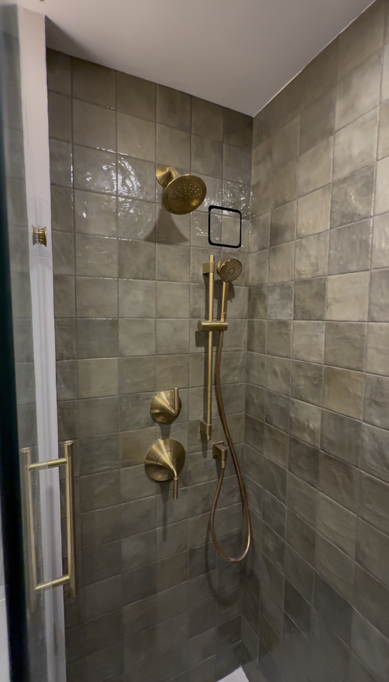 Stone-look shower with brass fixtures